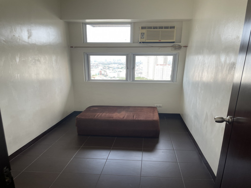 2BR Condo Unit Adjacent To EDSA/Boni MRT Station