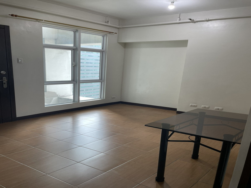 2BR Condo Unit Adjacent To EDSA/Boni MRT Station