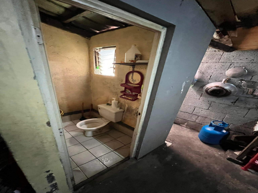Bungalow House (Needs Renovation) In Dasmarinas Cavite