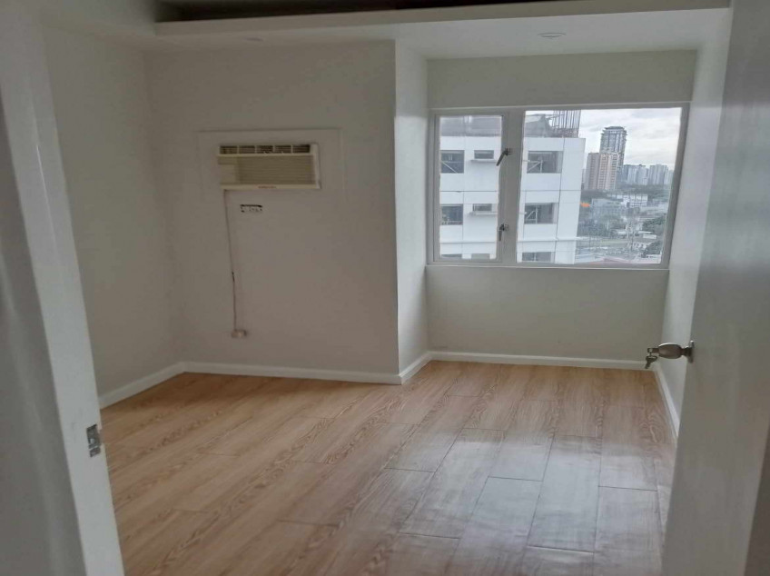 The Regalia Park Tower A Condominium For Rent Near EDSA