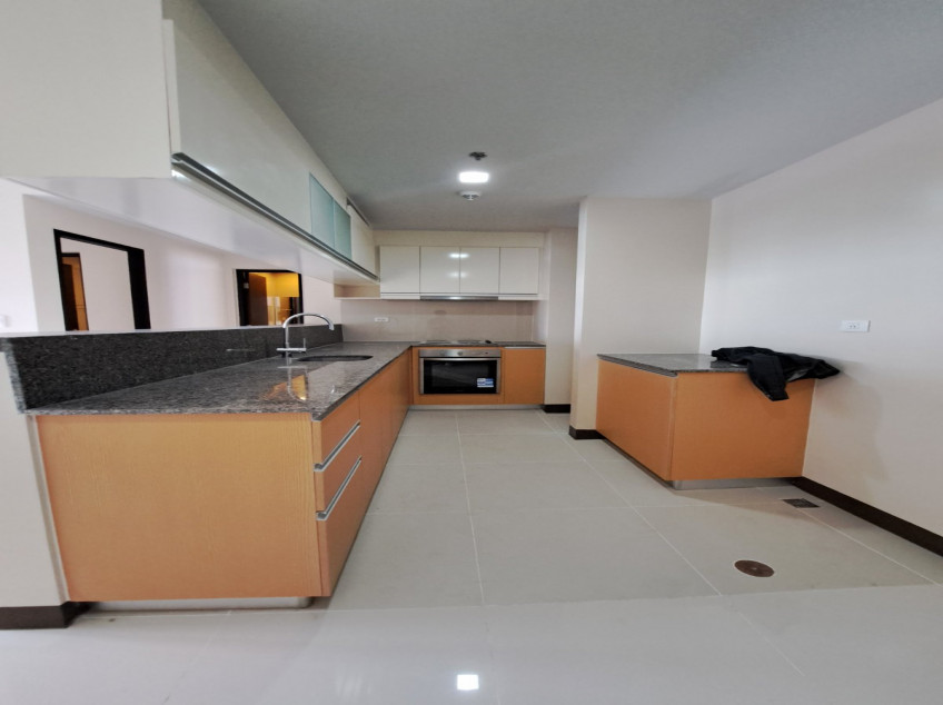 2 BR Unit For Sale In The Ellis Makati