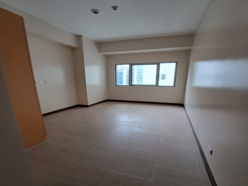 2 BR Unit For Sale In The Ellis Makati