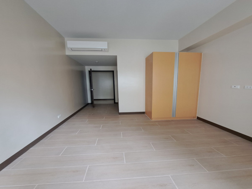 2 BR Unit For Sale In The Ellis Makati