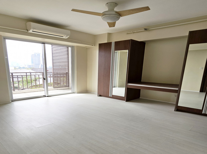 2BR Condo For Sale With Parking In Circulo Verde Quezon City