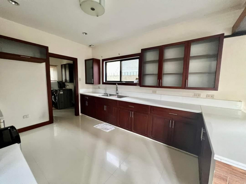 4BR House For Sale In Angeles City, Pampanga