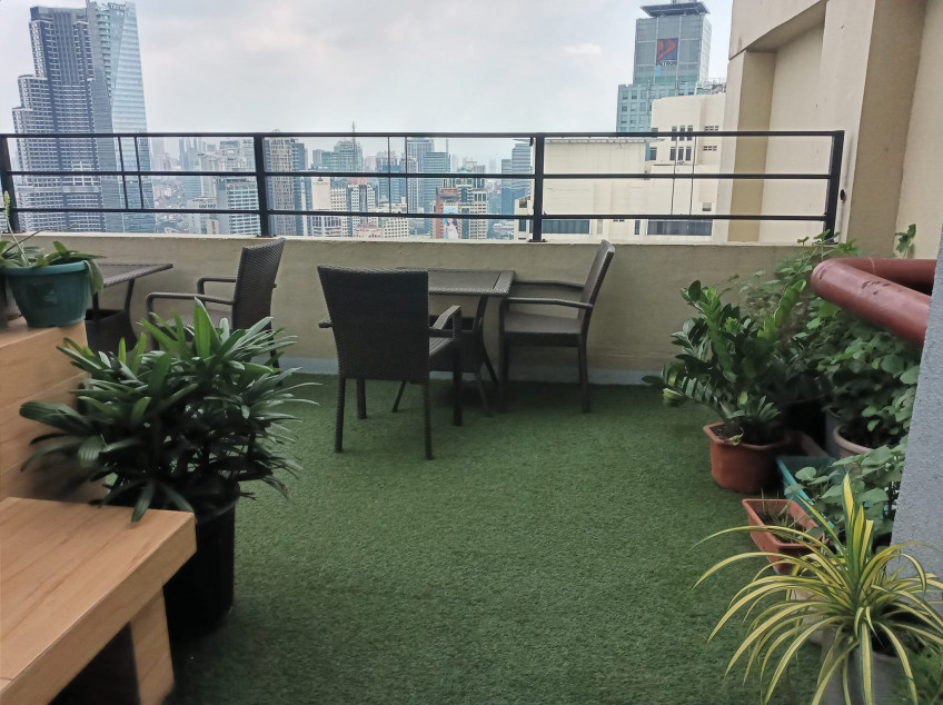 Grand Soho Makati Condo Unit For Sale