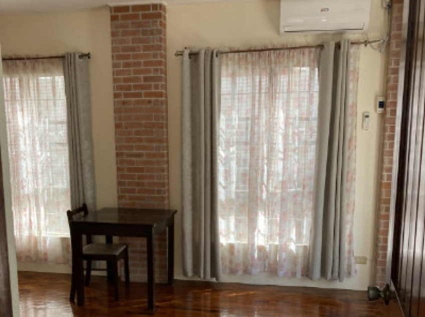 For Rent: 5 Bedroom House, 3 floors In Royale Tagaytay Estates