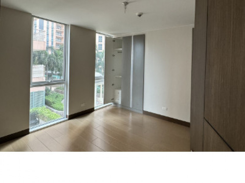 Rent To Own 1 Bedroom Condo For Sale In St. Mark Residences McKinley Hill Near Venice Grand Canal