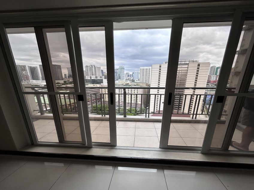 2 Bedrooms With 2 Balconies Condominium Unit At Sheridan Towers, Mandaluyong