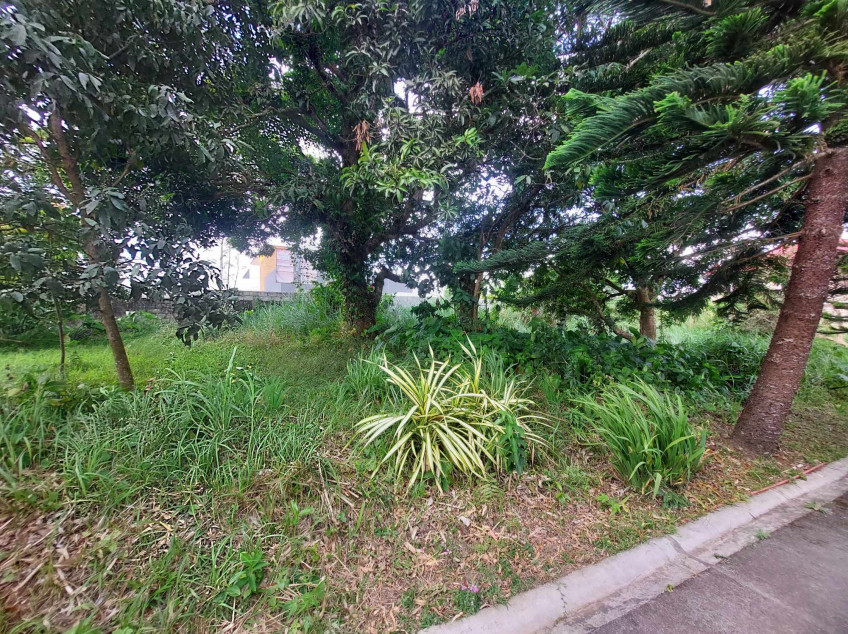 Isabelle Heights Tagaytay Behind McDonald's