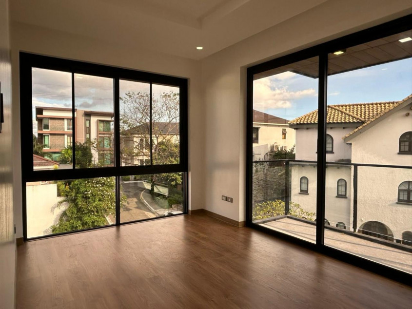 Brand New House For Sale In Woodland St. McKinley Hill, Taguig