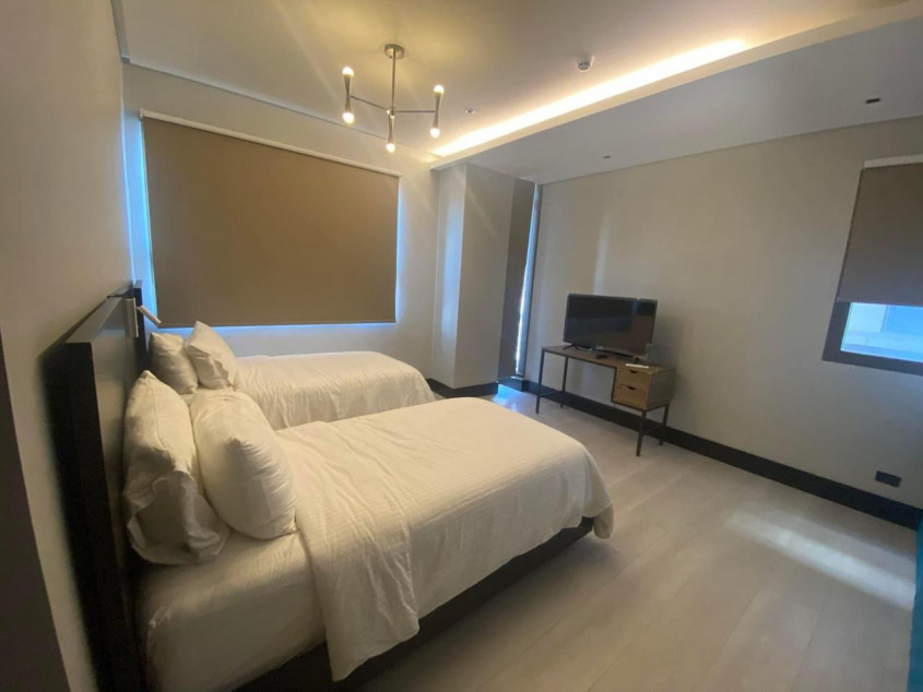 27 Annapolis - Fully Furnished Penthouse With Parking Slots (Mandaluyong)