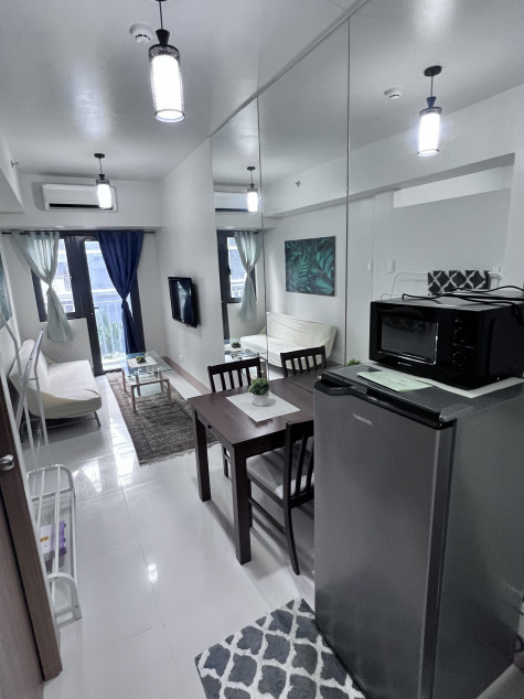 For Sale: 1 BR Family Suite With Balcony Facing Amenities At Shore 3 Tower 1  4/F Pasay City