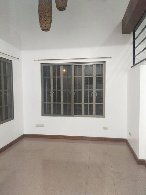 Rush: 4BR House Near Vermosa (The Parkplace Village) Imus, Cavite For Sale