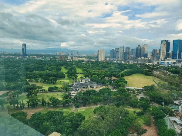 3BR Bi-Level Penthouse With Golf Course View At Lee Gardens, Mandaluyong For Sale