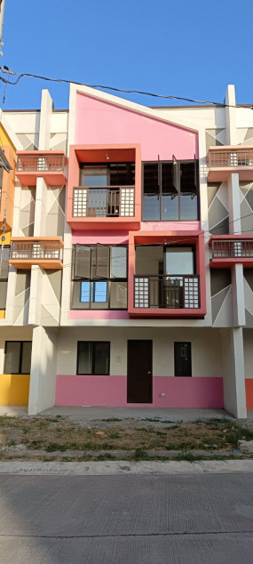 RFO Rent To Own 3-Storey Townhouse In Biñan, Laguna
