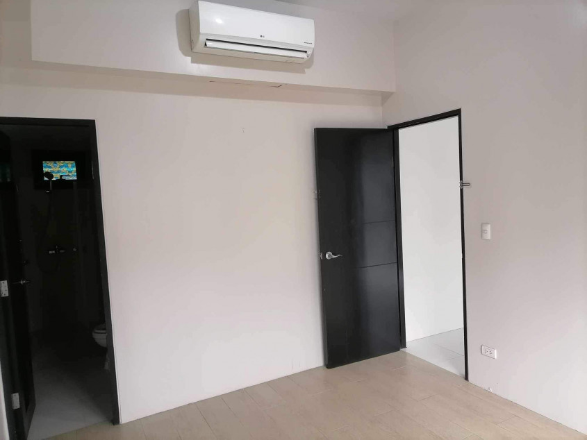 44.9 SQM Condo For Sale In 81 Newport Blvd, Pasay City