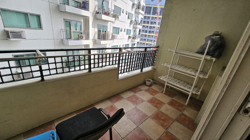Rush Sale Spacious 1 Bedroom Unit - Wack Wack Twin Towers, Mandaluyong