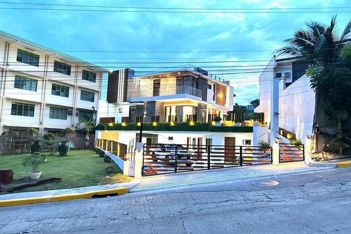 Elegant House For Sale In Talisay City, Cebu