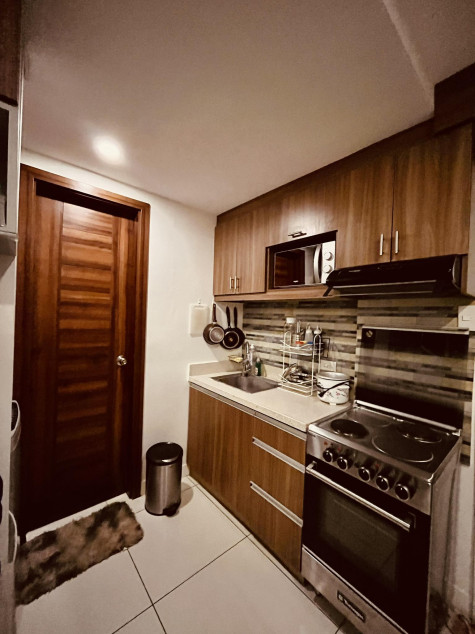 1 Bedroom Sub-Penthouse Corner Unit At Cebu Horizons