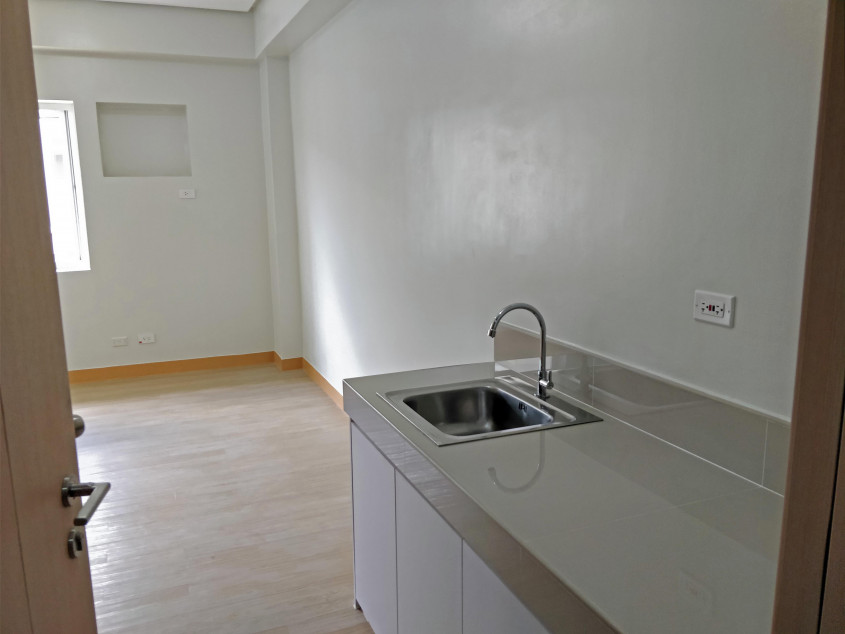 Studio Unit For Sale (Unfurnished) In Trees Residences (SM Fairview)