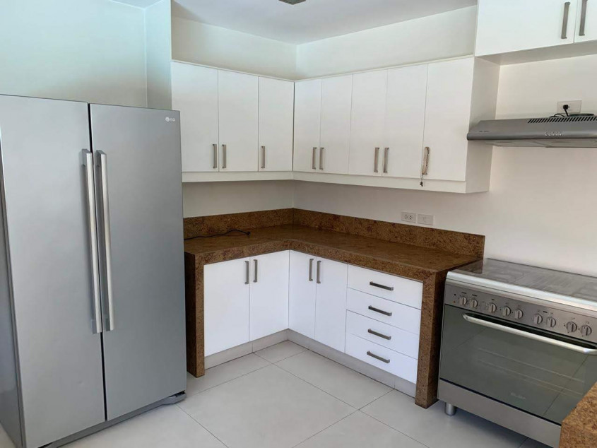 Ayala Alabang 4 Bedroom Glamour House For Rent in Muntinlupa City