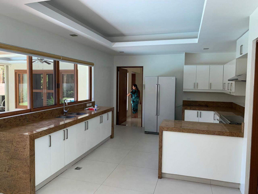 Ayala Alabang 4 Bedroom Glamour House For Rent in Muntinlupa City