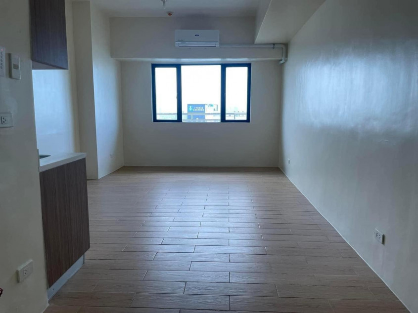 Studio Deluxe Unit At Vito Cruz, Manila