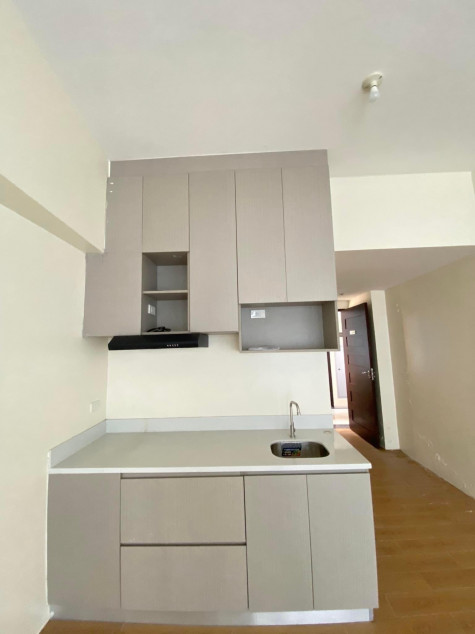 Studio Deluxe Unit At Vito Cruz, Manila