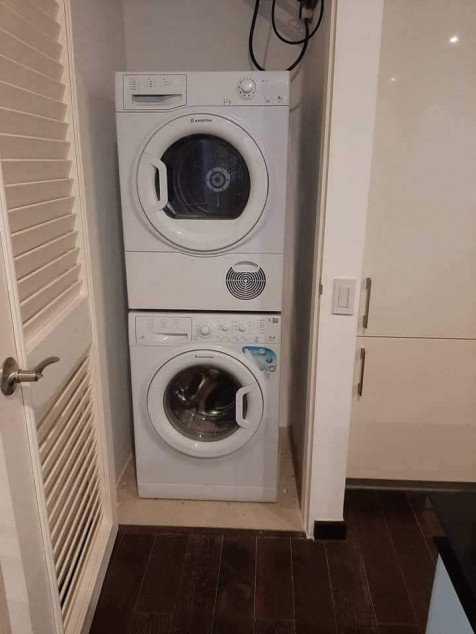 For Sale One Bedroom In Trump Tower, Makati