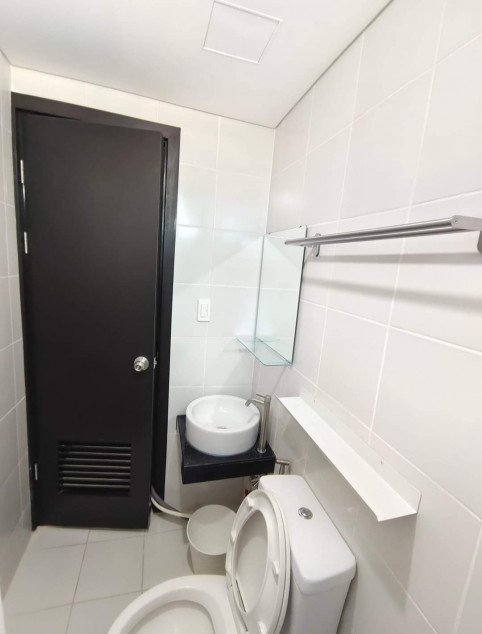 RFO/Rent To Own 3 Bedrooms Condo For Sale Chino Roces Makati City