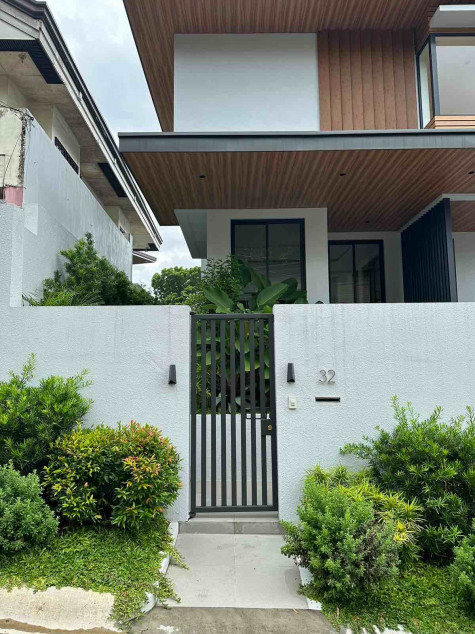 2-Storey House At Filinvest Heights Quezon City