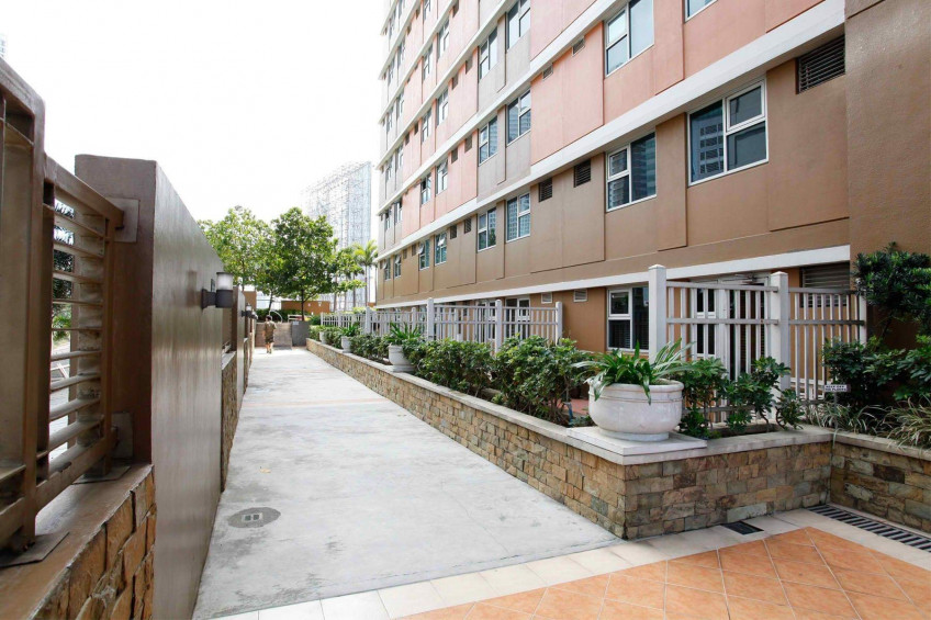 Gateway Garden Ridge Along EDSA Mandaluyong Loft Type 12k Monthly