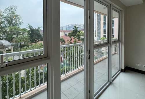 Rent to own 1 Bedroom Condo for sale in St. Mark Residences McKinley Hill near Enderun