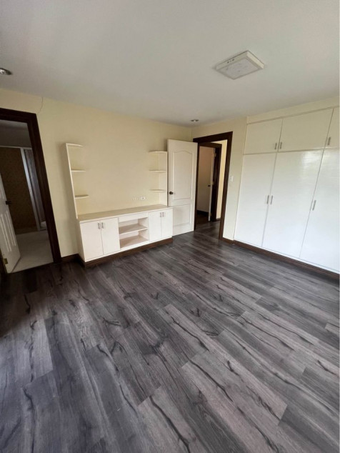 Pre-owned 4 BR House in Herencia Julieta Villas 2 Mabiga Mabalacat