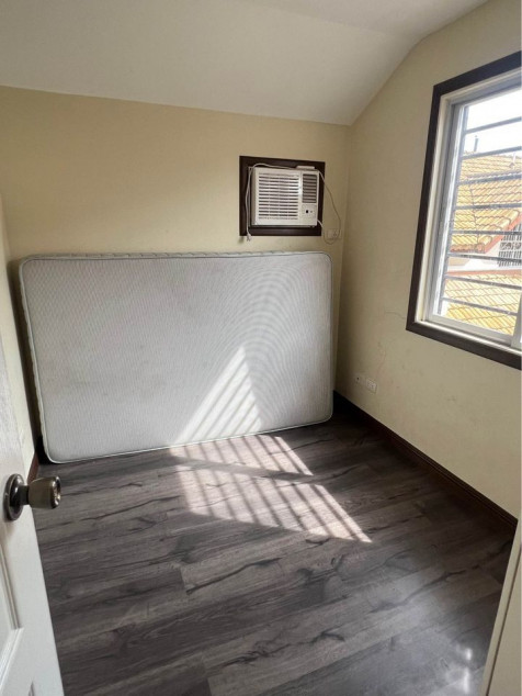 Pre-owned 4 BR House in Herencia Julieta Villas 2 Mabiga Mabalacat