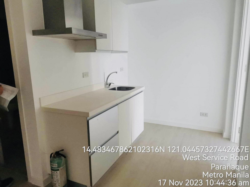 Condominium Unit For Sale In Azure Urban Resort Residences Parañaque - Miami Building