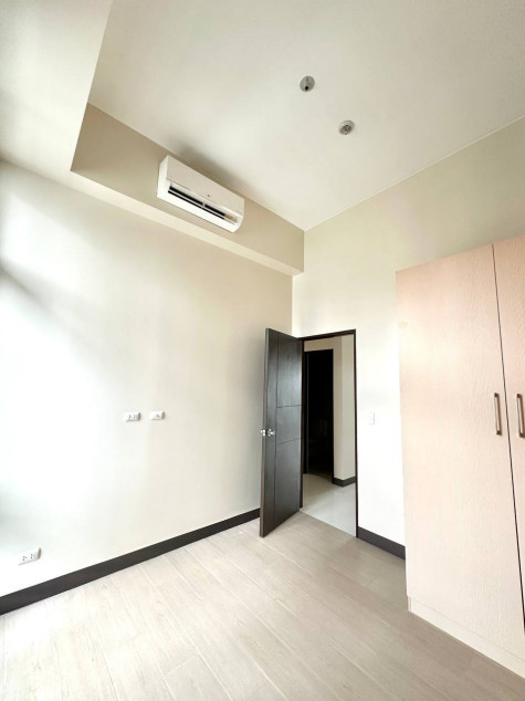 Rent to own 2 Bedroom Condo unit For Sale in Greenbelt Hamilton Makati