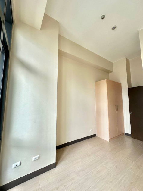 Rent to own 2 Bedroom Condo unit For Sale in Greenbelt Hamilton Makati