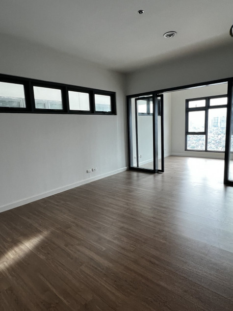 Newly Turned Over 1-Bedroom Unit In Solsctice, Makati