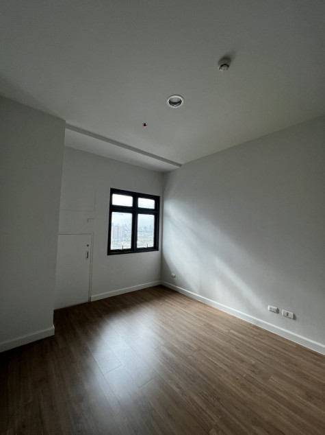 Newly Turned Over 1-Bedroom Unit In Solsctice, Makati