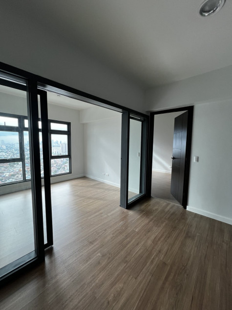 Newly Turned Over 1-Bedroom Unit In Solsctice, Makati