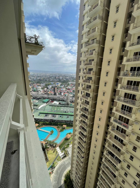 1BR Unit And Parking At Prisma Residences Pasig