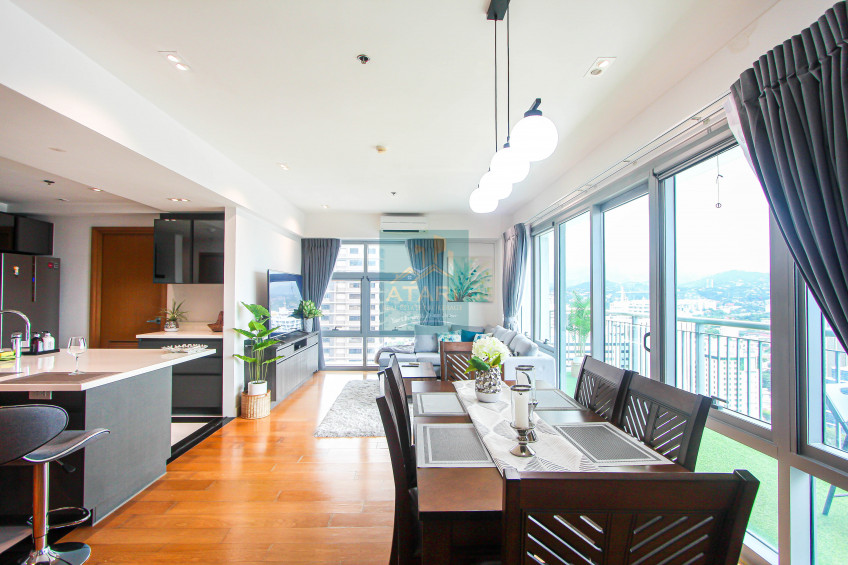 Spacious 3-Bedroom Haven With 2 Car Parking: Park Point Residences Cebu