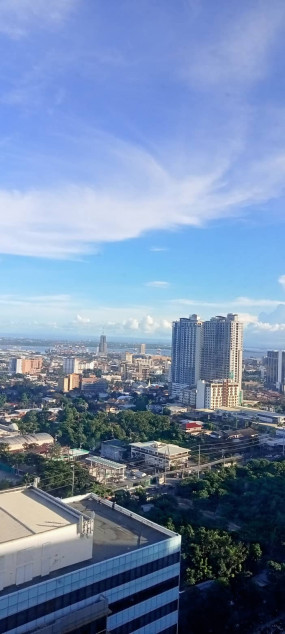 Corner Unit At 25th Floor With Seaview (Cebu)