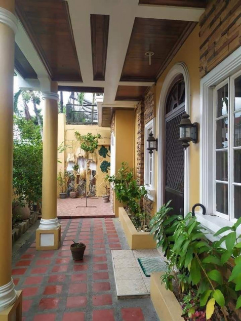 2-Storey House For Sale In Las Piñas City