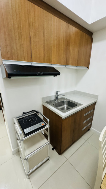 Free Wifi: Eton Tower Makati Semi Furnished Condo For Rent