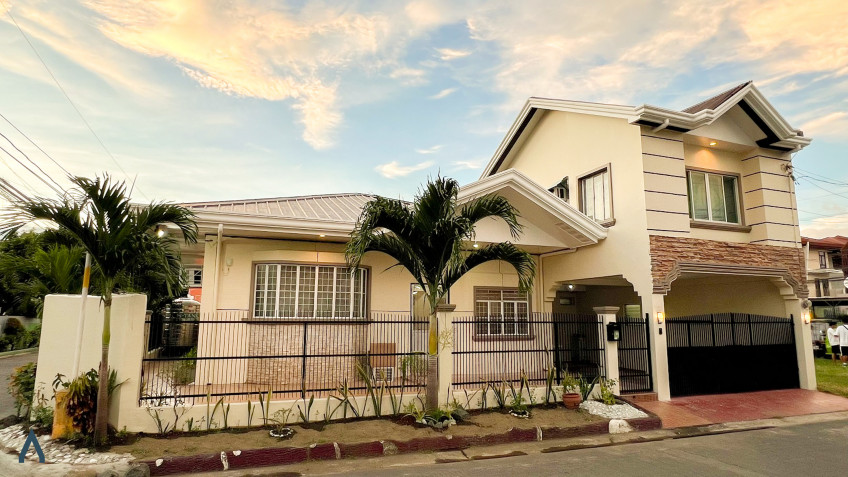 Furnished 5-Bedroom Residence With Parking - Multinational Village Parañaque