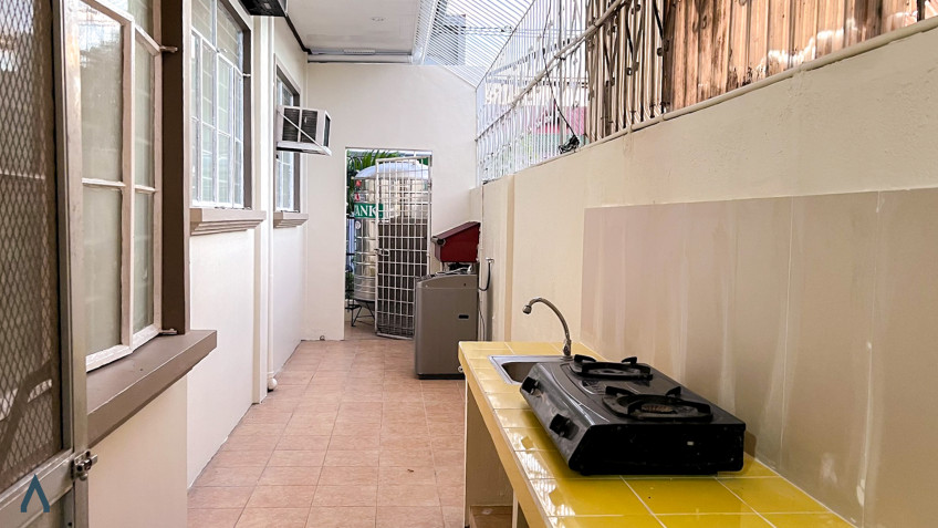Furnished 5-Bedroom Residence With Parking - Multinational Village Parañaque