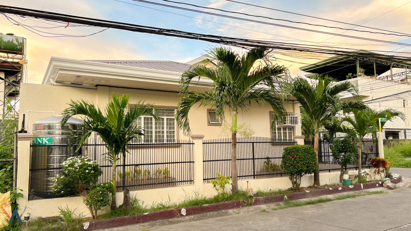 Furnished 5-Bedroom Residence With Parking - Multinational Village Parañaque